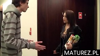 Polskie Mamuśki - Gorąca Milf I Jej Młody Wielbiciel