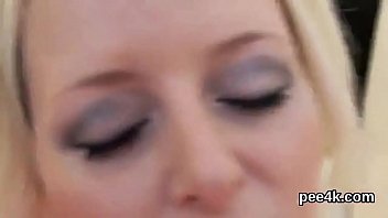 Ravishing Looker Gets Her Narrow Snatch Complete Of Warm Piss And Splashes