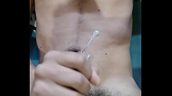 Novinho Batendo Uma Punheta E Gozando - cum, sexy, amateur, masturbating, gay, cam, gay-amateur - Video 3655219