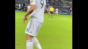 Ibrahimovic Fodendo Com Jogador Da Mlz E Dando Olhadinha 18