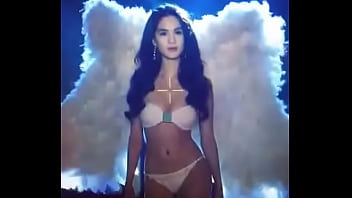 Thi_n Thần Ngọc Trinh