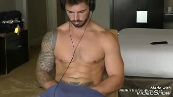 Bombado Provocando Com O Piru Duro