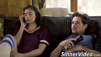 Stepsister Wants To Have Some Kinky Sex With Her Stepbrother