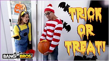 Bangbros - Trick Or Treat, Smell Evelin Stone' Feet. Bruno Gives Her Something Good To Eat.