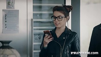 Nerdy Young Lady Elle Rose Loves Anal