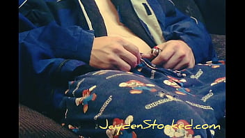 Twenty Minutes Zoomed Into Jayden' Crotch.
