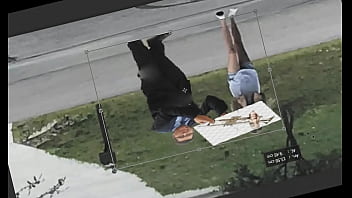 Estudiante Sorprendida Por Como Compañero Toca Su Enorme Trompeta