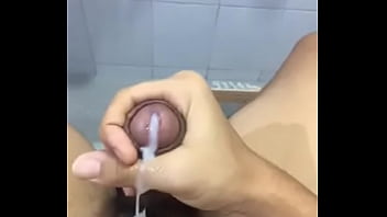 Punheta No Banheiro - punheta, soloboy, escondido - Video 3667640