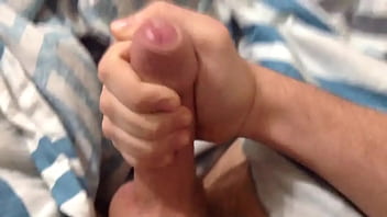 (18) Novinho Gozando Na Punheta