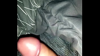 En La Cama Tocando La Pija