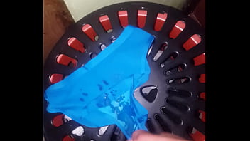 Corrida En El Calzón De Una Putita