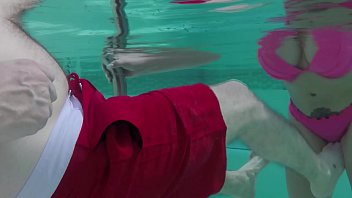 Nicky Ferrari Fajando En La Alberca, Con El Vecino De Arriba.