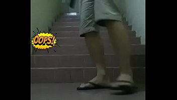 Lén lút tại tòa nhà