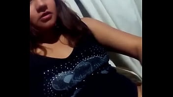 Julieta Deseosa De Masturbarse Para Su Novio