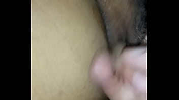 Escarbando Mientras Ella Habla Por Celular