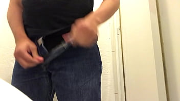 Spied On My Step Cousin Peeing!!! - Espiando A Mi Primo Meando!!