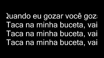 Gostosa Cantando Coisas Indecentes