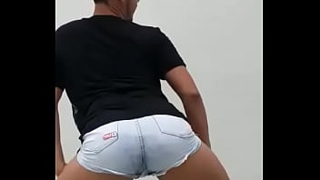 Passivo Rabudo Rebolando De Shortinho