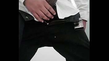 Aburrido En El Trabajo/ Bored At The Work. Me La Jalo Bien Rico