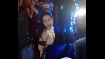 La Putita Me Baila En Plena Fiesta