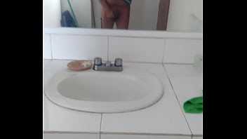 Masturbando Muy Rico En El Baño De Mi Trabajo 1