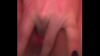 Se Mete El Dedo Por El Culo