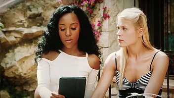 Vivthomas - Sweet Cat Sits On Noe Milk' Face