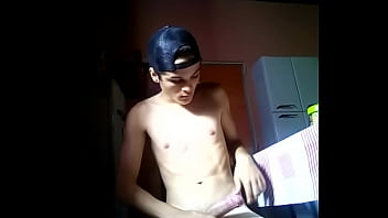 Gay Novinho Batendo Uma Punheta Gostosa