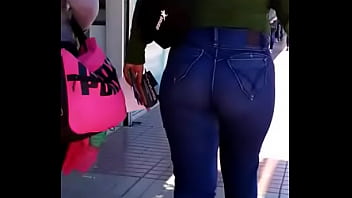 Sigo A Puta Por La Calle Y Me La Termina Chupando Y Descubro Que Era Mi.prima.