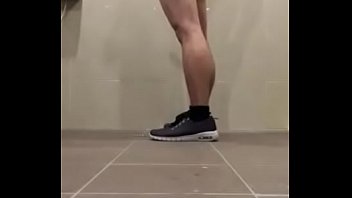 Sục Cu Trong Wc