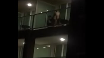 Hell _ Heaven Trepando Na Varanda