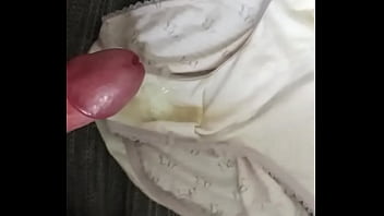 Corrida En Bragas De Mi Vecina 7 (como Le Huele El Coño)