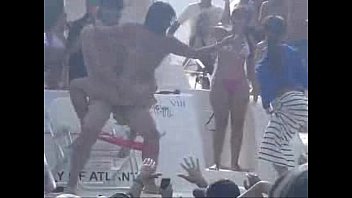 Se La Gozan En El Yate