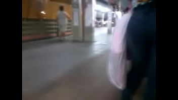 Gostosa Esperando Onibus