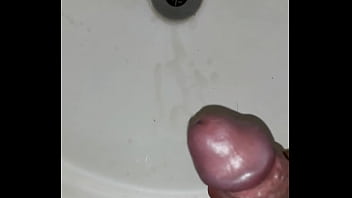 Ricardo Gozando Na Pia Do Banheiro