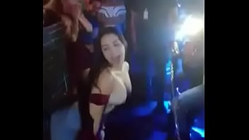 Puta Baila En Antro