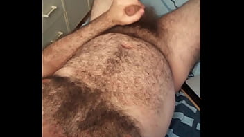 Punheta Do Peludo - gay, punheta, soloboy, batendo, peludo, babando - Video 3611385
