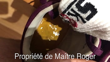 Pisse Dans Les Skets