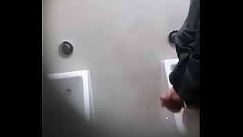 Maduro Pollon En El Baño