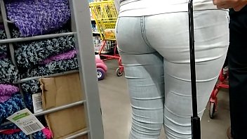 Nalgona En La Fila En Jeans Grises