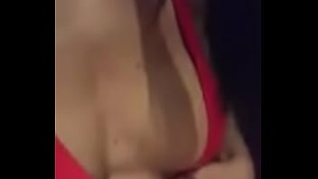 Safada Mostrando Peitinho