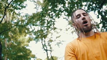 Blonde Babe With Braids Gives Amazing Performance