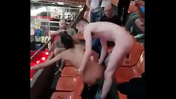 Mi Novia Se Excita Mucho Y La Termino Penetrando Delante De Todos