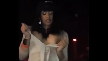 Cardi B Desnudándose En Club Nocturno.