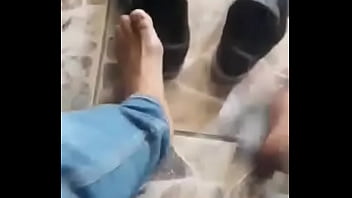 Albañil Se Saca Los Tenis