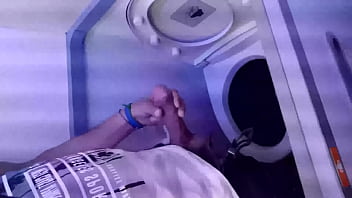 Paja En El Avion - amateur, gay, grande, big-cock, paja, avion - Video 3592616