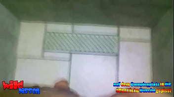 Auf Dem Campingplatz In Die öffentliche Dusche Gepisst