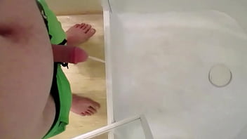 Campen Mit Freunden - Heimlich Im Wohnmobil In Die Dusche Gepisst