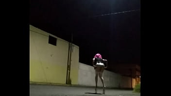 En Plataformas De Nuevo Exhibiendome