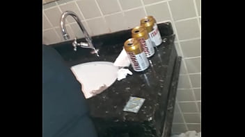 Comendo A Gostosa No Banheiro